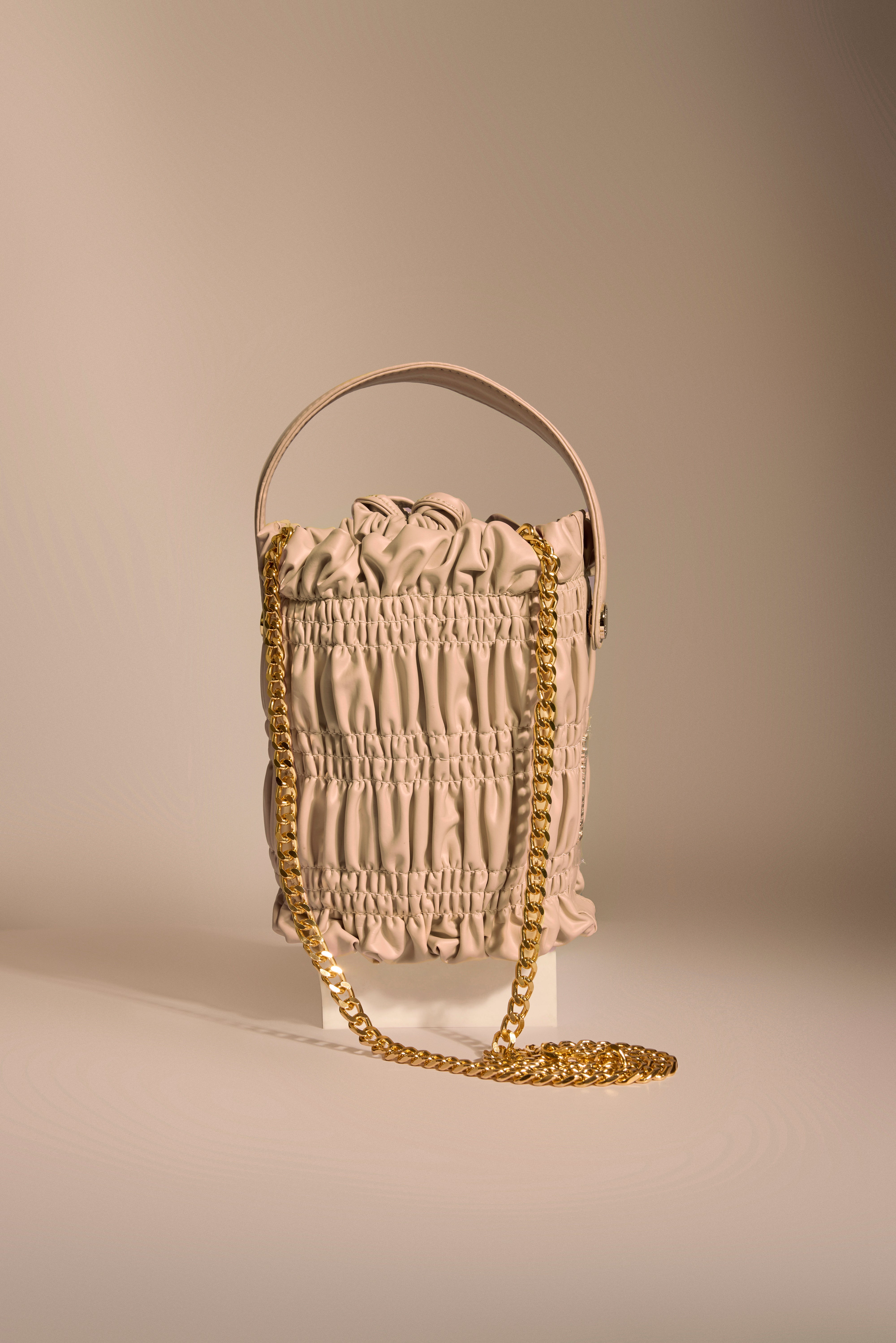 Crème Drift Bucket Bag